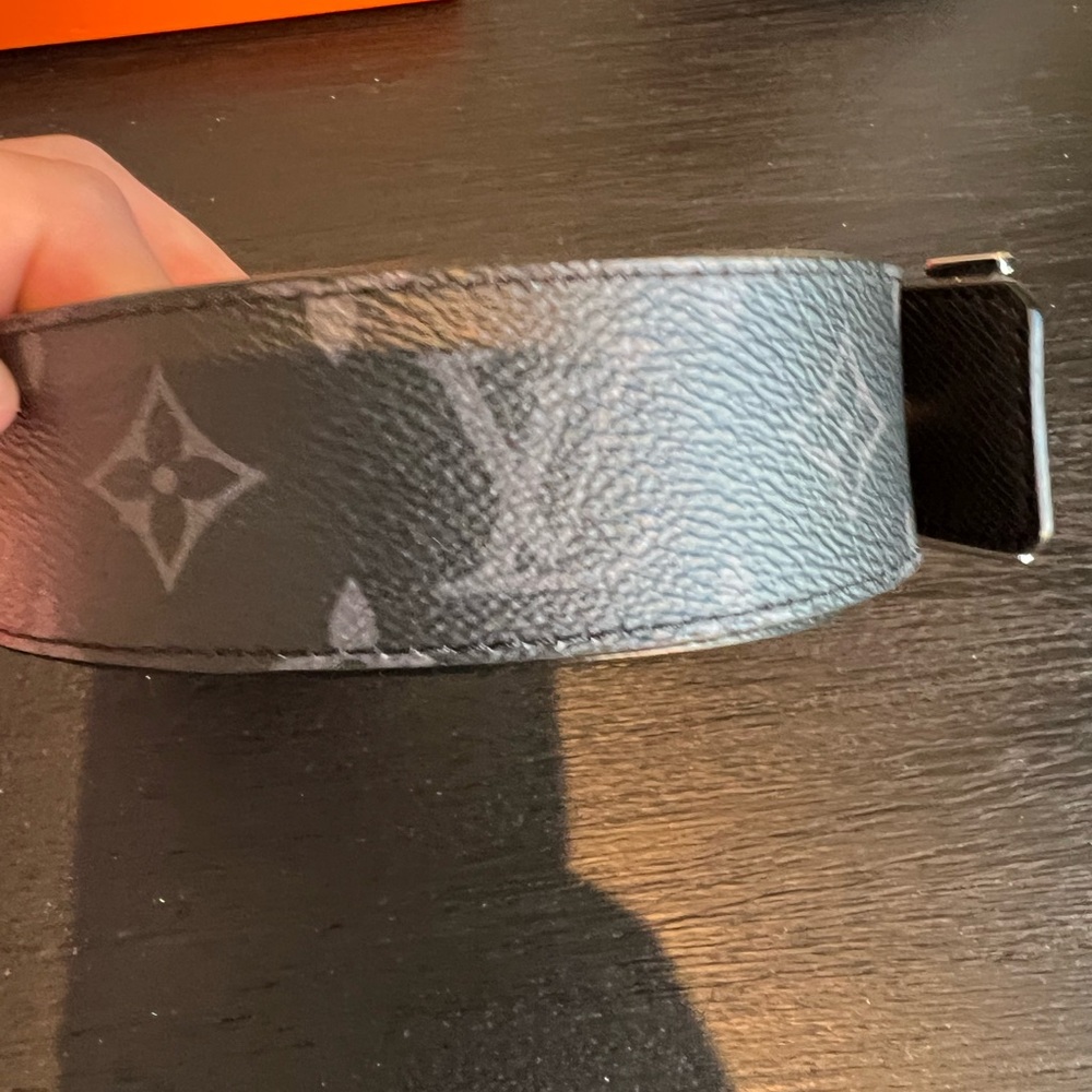 Louis Vuitton men’s belt. Excellent condition. Only worn twice. - Picture 2 of 5